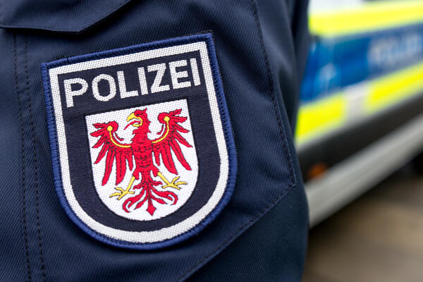 Bild vergrößern: Ärmelsymbol auf Polizeijacke