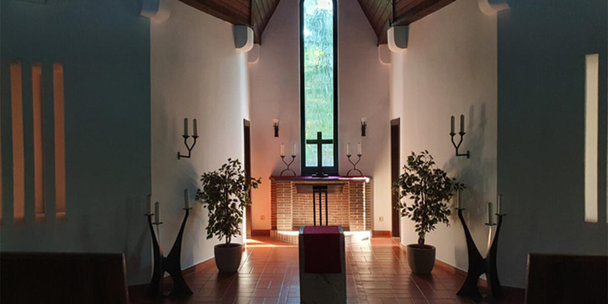 Bild vergrößern: Innenansicht Kapelle auf dem Ev. Waldfriedhof