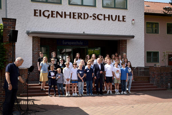 2023-05-22 Bundeskanzler Scholz Eigenherd Schule Europatag26