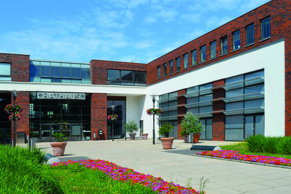 Bild vergr&ouml;&szlig;ern: S&uuml;dlicher Innenhof Rathaus Kleinmachnow