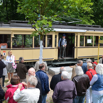Bild vergr&ouml;&szlig;ern: Er&ouml;ffnung der restaurierten Stra&szlig;enbahn als Informationspunkt Heimatvereine