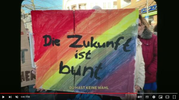 Vorschaubild: Kammerspiel-Trailer der Kundgebung für Demokratie und Vielfalt 2024 auf dem Rathausmarkt