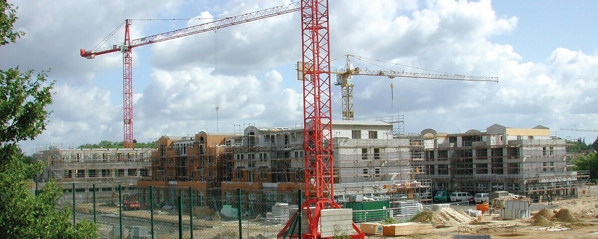 Bild vergrößern: 2002 kreisen die Baukräne über dem neu entstehenden Ortszentrum Kleinmachnows