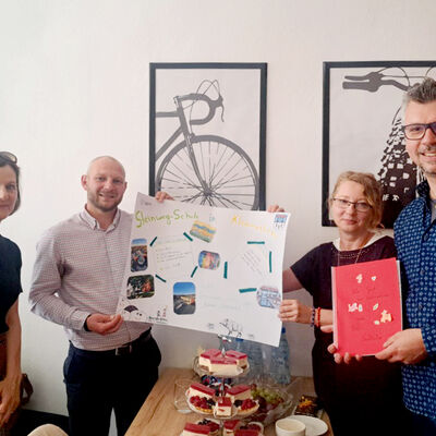 Bild vergr&ouml;&szlig;ern: Bilderserie: Die Schulleitung der Steinweg-Schule besuchte die Partnerstadt Swidnica, um eine Schulpartnerschaft mit der 2. Grundschule Swidnica zu initiieren. Hier: die Schulleitungen beider Schulen