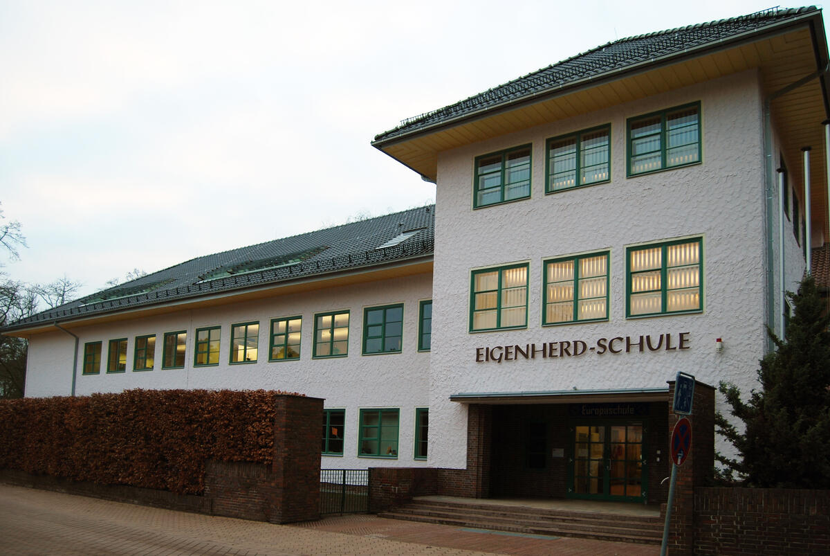 Au&szlig;enansicht Eigenherd-Schule 