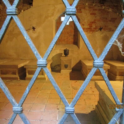 Bild vergr&ouml;&szlig;ern: Hake-Gruft im Anbau der Dorfkirche