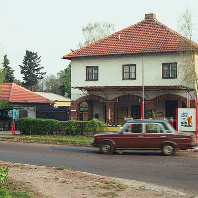 Bild vergr&ouml;&szlig;ern: Tankstelle an der Karl-Marx-Stra&szlig;e, 1980er-Jahre