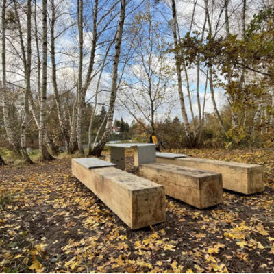 Bild vergr&ouml;&szlig;ern: Sitzgruppe am Mauerweg, Buschgraben