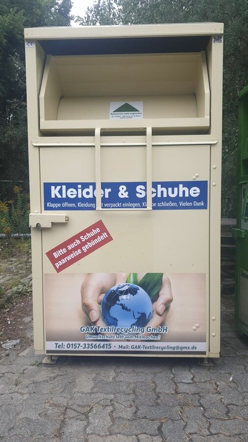 Bild vergr&ouml;&szlig;ern: Das Foto zeigt einen Altkleidercontainer der Firma GAK Textilrecycling GmbH