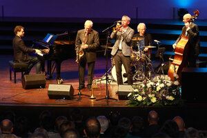 Das Foto zeigt das Jazzkollektiv Babelberg auf der B&uuml;hne.