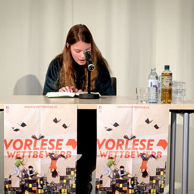 Bild vergr&ouml;&szlig;ern: Bilderserie: Vorlesewettbewerb 2026 f&uuml;r die Region Potsdam-Mittelmark Ost im Rathaus Kleinmachnow