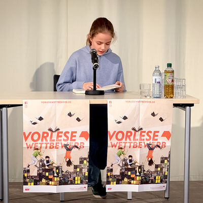 Bild vergr&ouml;&szlig;ern: Bilderserie: Vorlesewettbewerb 2026 f&uuml;r die Region Potsdam-Mittelmark Ost im Rathaus Kleinmachnow