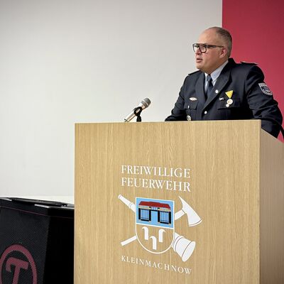 Bild vergr&ouml;&szlig;ern: Bilderserie: Jahreshauptversammlung Freiwillige Feuerwehr Kleinmachnow 2026, Vorsitzender des F&ouml;rdervereins Klaus Schwarz
