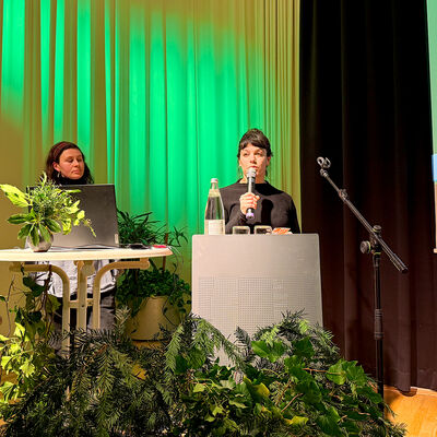 Bild vergr&ouml;&szlig;ern: Bilderserie: Abschlussveranstaltung des Projektes "Zukunftsf&auml;higer Gemeindewald", Vorstellung der Messdaten durch die Wissenschaftlerinnen des Centre for Econics and Ecosystem Management (CEEM)