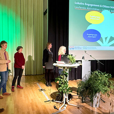 Bild vergr&ouml;&szlig;ern: Bilderserie: Abschlussveranstaltung des Projektes "Zukunftsf&auml;higer Gemeindewald", hier: die Waldaktions-Gruppe stellt ihre Ideen und Projektgruppen vor