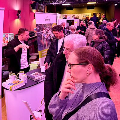 Bild vergr&ouml;&szlig;ern: Bilderserie: 3. Energie- und Sanierungsmesse - gro&szlig;es Interesse an Klimaschutz und energetischer Geb&auml;udesanierung; hier: Blick in den Kleinen Saal der Neuen Kammerspiele