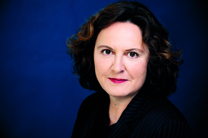 Portr&auml;t einer Frau mit braunen Haaren 