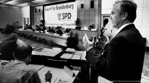 Bild vergr&ouml;&szlig;ern: Das Foto zeigt den ehemaligen Brandenburger Ministerpr&auml;sidenten Manfred Stolpe auf einer SPD-Veranstaltung