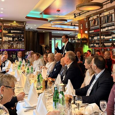 Bild vergr&ouml;&szlig;ern: Bilderserie St&auml;dtepartnerschaftsbesuch 2026: Delegation Schopfheim und Landkreis Swidnica in Kleinmachnow; hier: festlicher Abendempfang