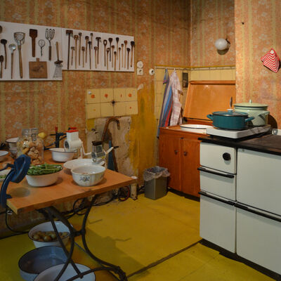 Bild vergrößern: Blick in die Ausstellung: Alte Küche