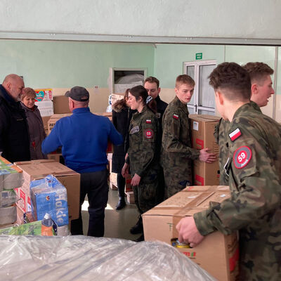 Bild vergrößern: Hilfsgüter werden in Zagan gesammelt