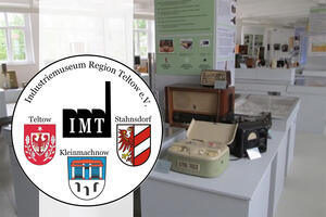 Logo Industriemuseum Region Teltow e.V, im Hintergrund: Foto eines Ausstellungsraumes