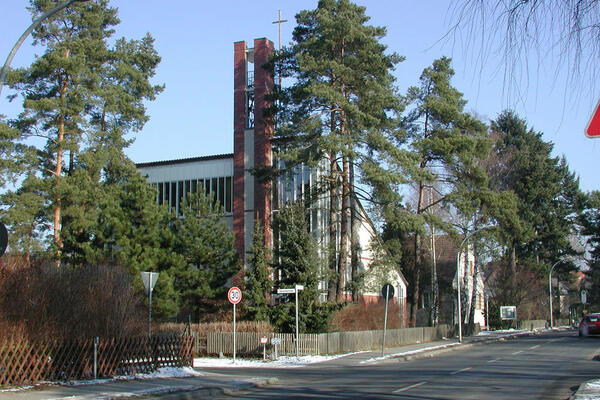 Bild vergr&ouml;&szlig;ern: Katholische Kirche St.-Thomas-Morus