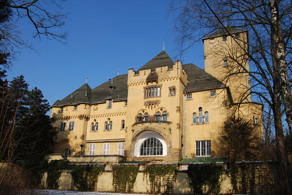 Bild vergr&ouml;&szlig;ern: Die neue Hakeburg auf dem Seeberg, erbaut 1906 bis 1908